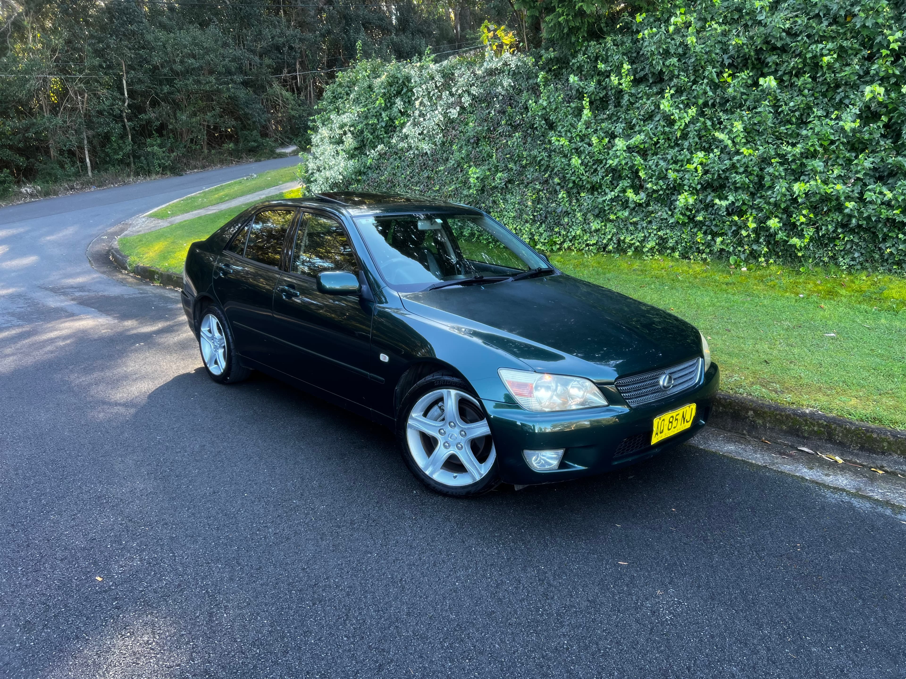 2000 LEXUS IS200 SPORTS LUXURY