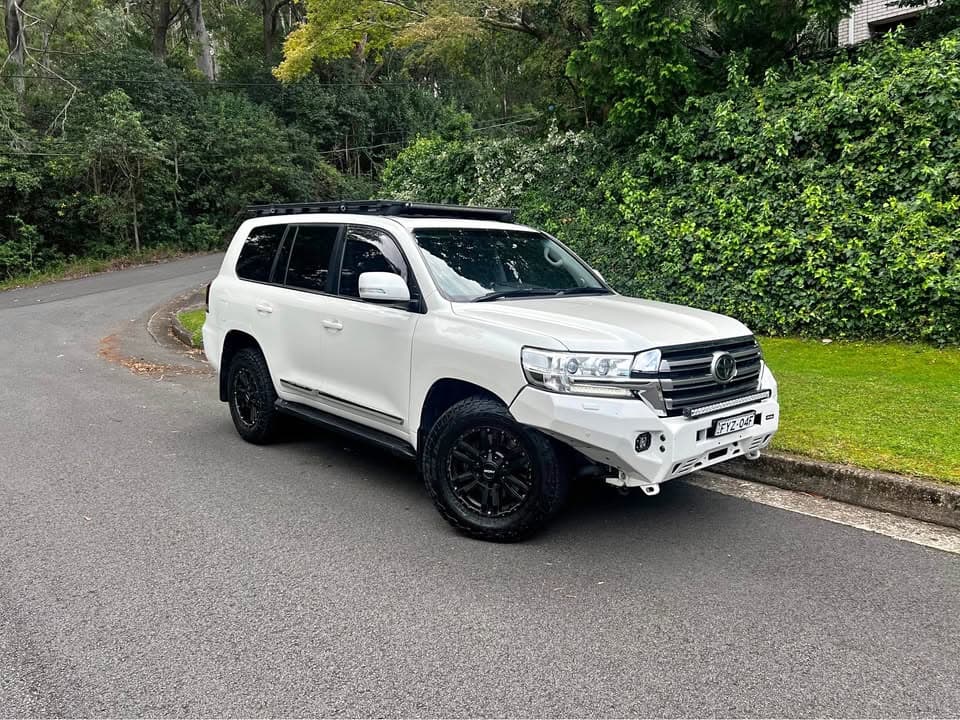 2019 Toyota Land Cruiser 200 Sahara photo 1